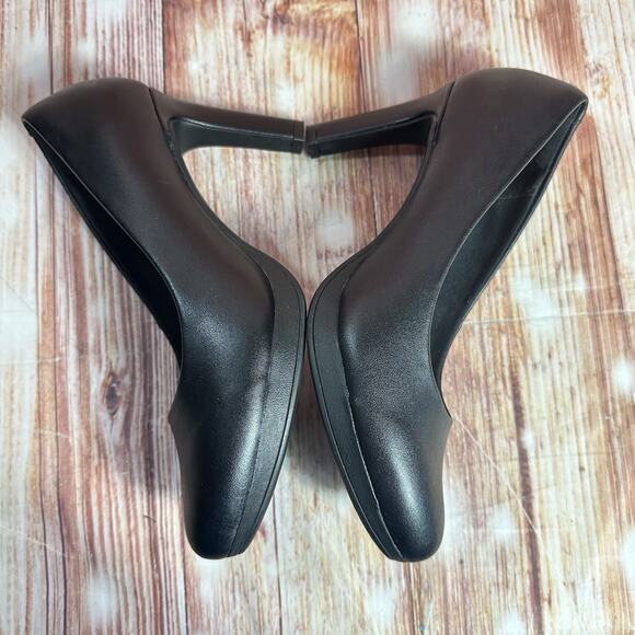 Clarks AMBYR JOY Size 7.5 Black Leather High Heel Closed Toe Pumps Dress Shoes - Picture 7 of 10